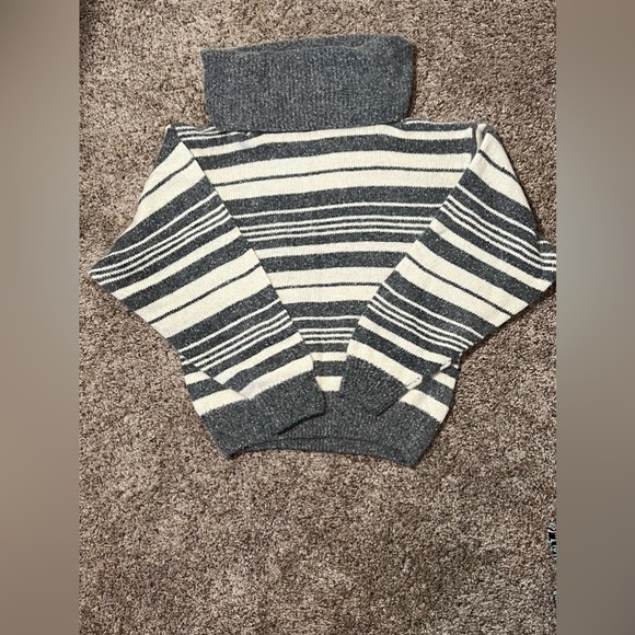 IB Diffusion Sweater Women L Gray White Silk Angora Rabbit Lamb Turtleneck Crop - Picture 9 of 11